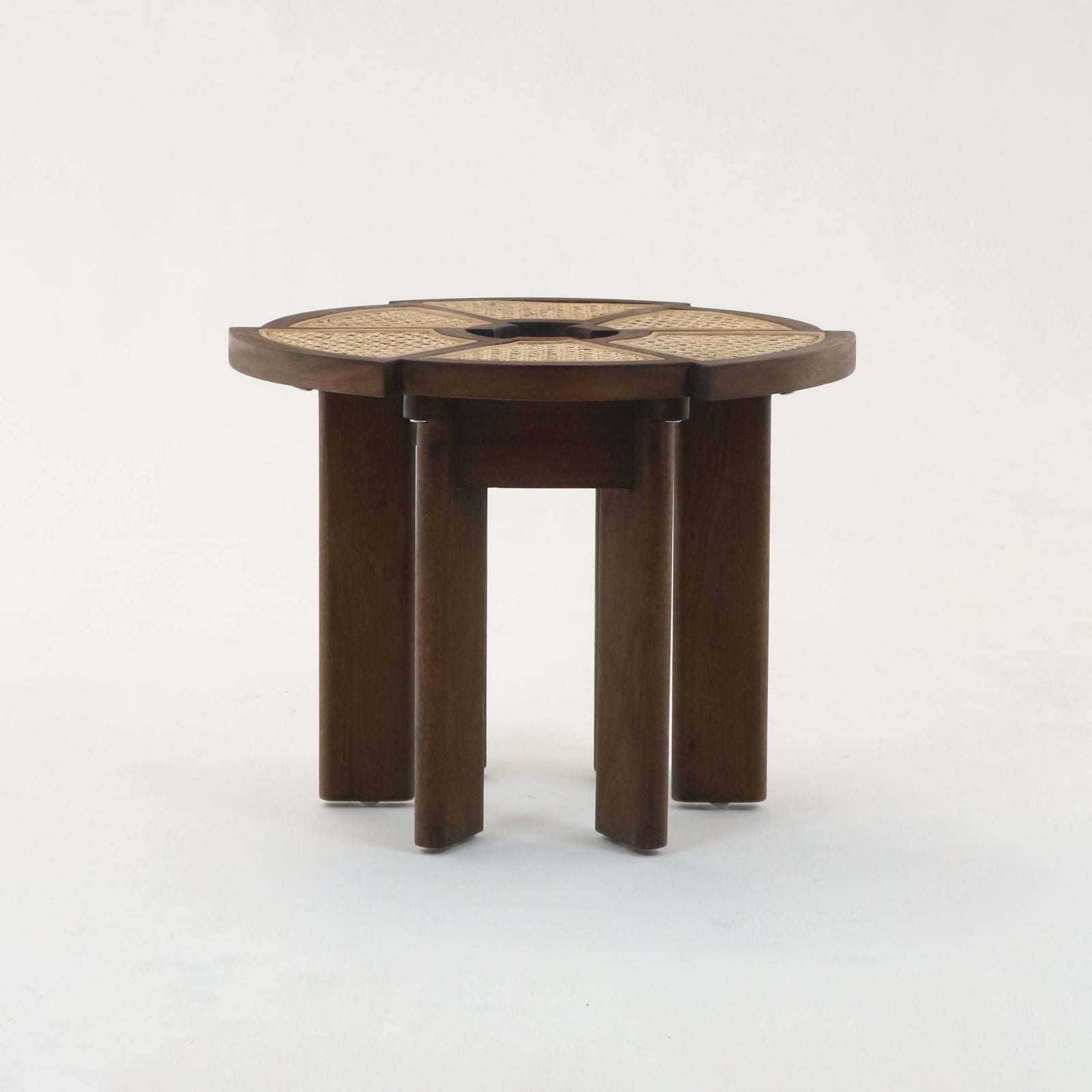 Charlotte Perriand Table d'appoint Rio en brun moyen