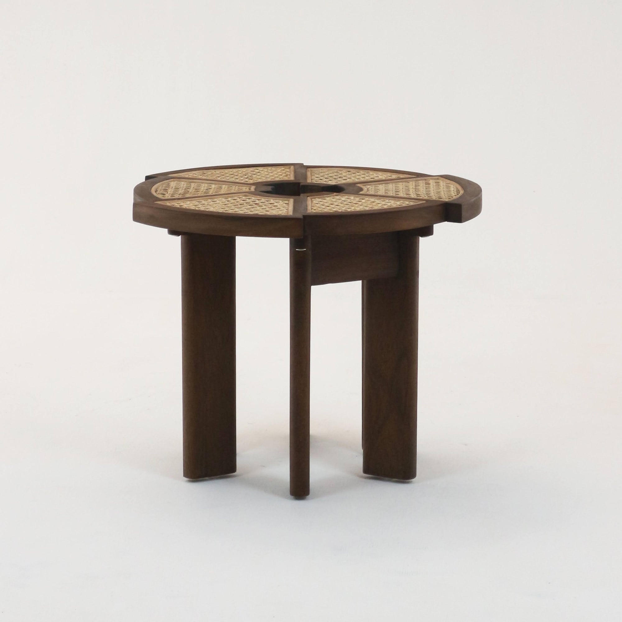 Charlotte Perriand Table d'appoint Rio en brun moyen