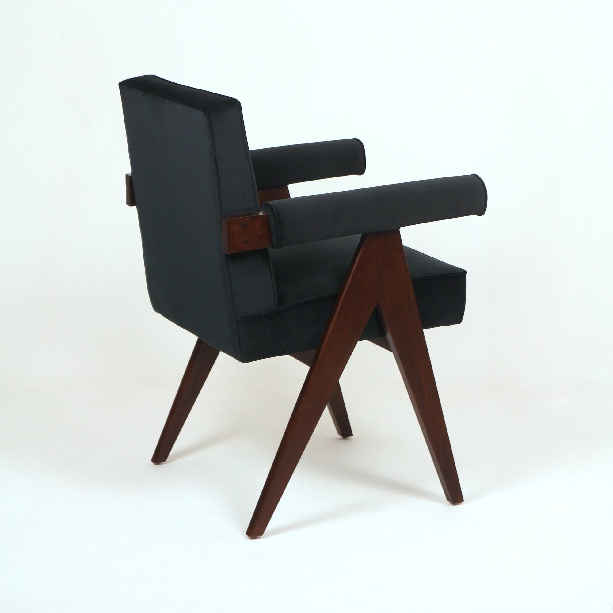 Jeanneret Committee Chair - INTERIORTONIC