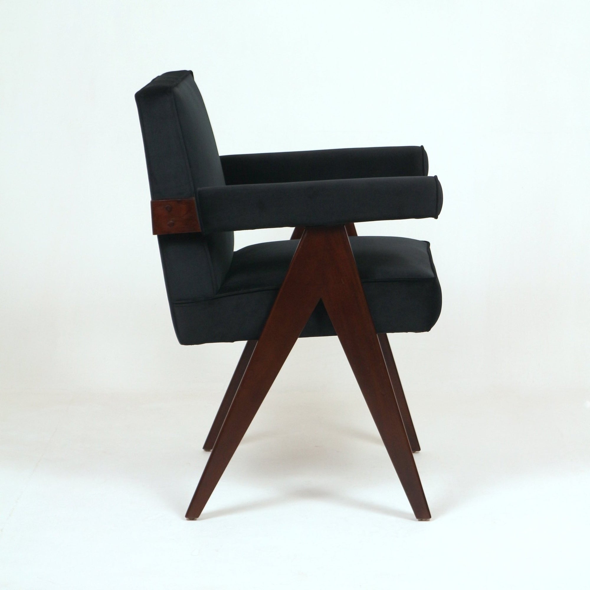 Jeanneret Committee Chair - INTERIORTONIC