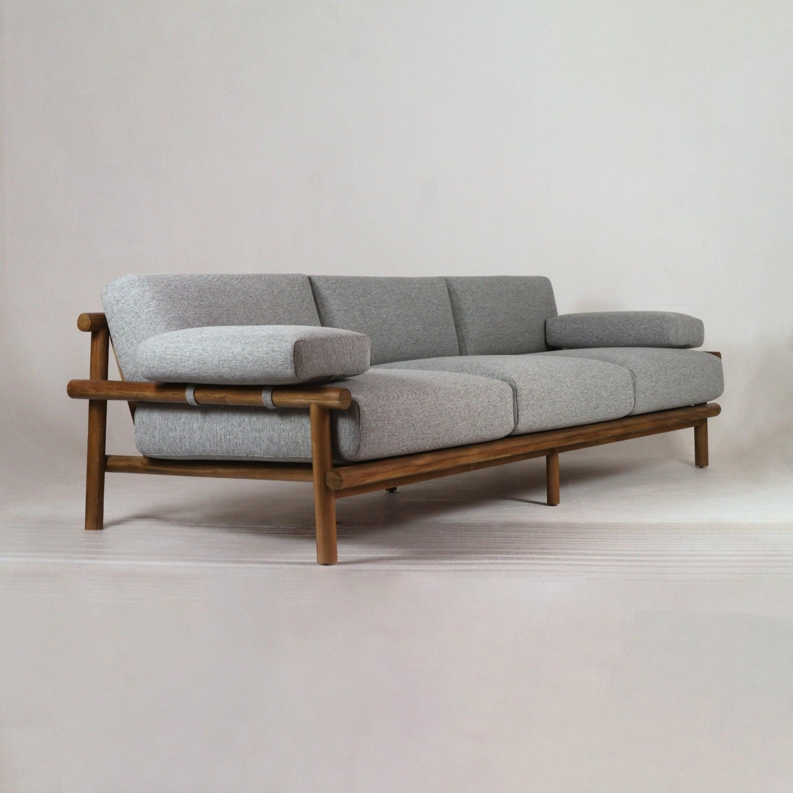 Teakholz-Sofa für draußen mit Sunbrella-Stoff - INTERIORTONIC