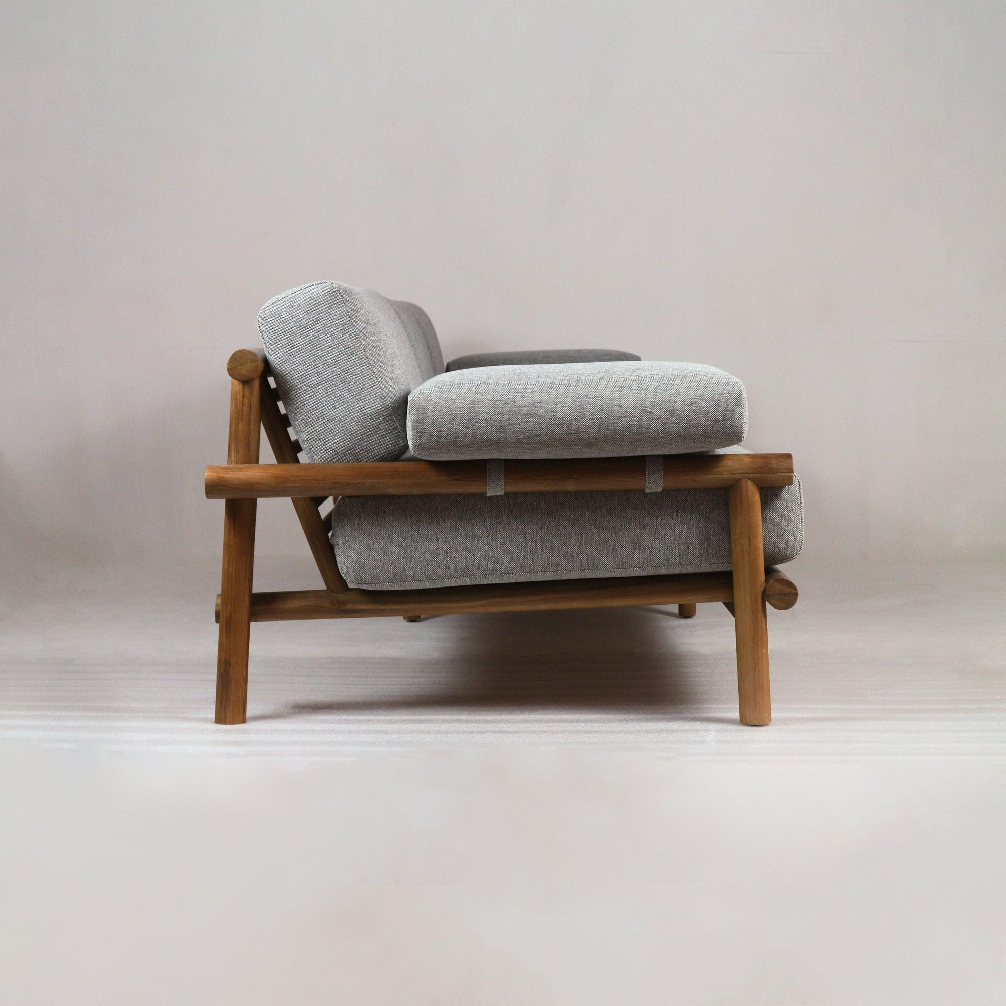 Teakholz-Sofa für draußen mit Sunbrella-Stoff - INTERIORTONIC