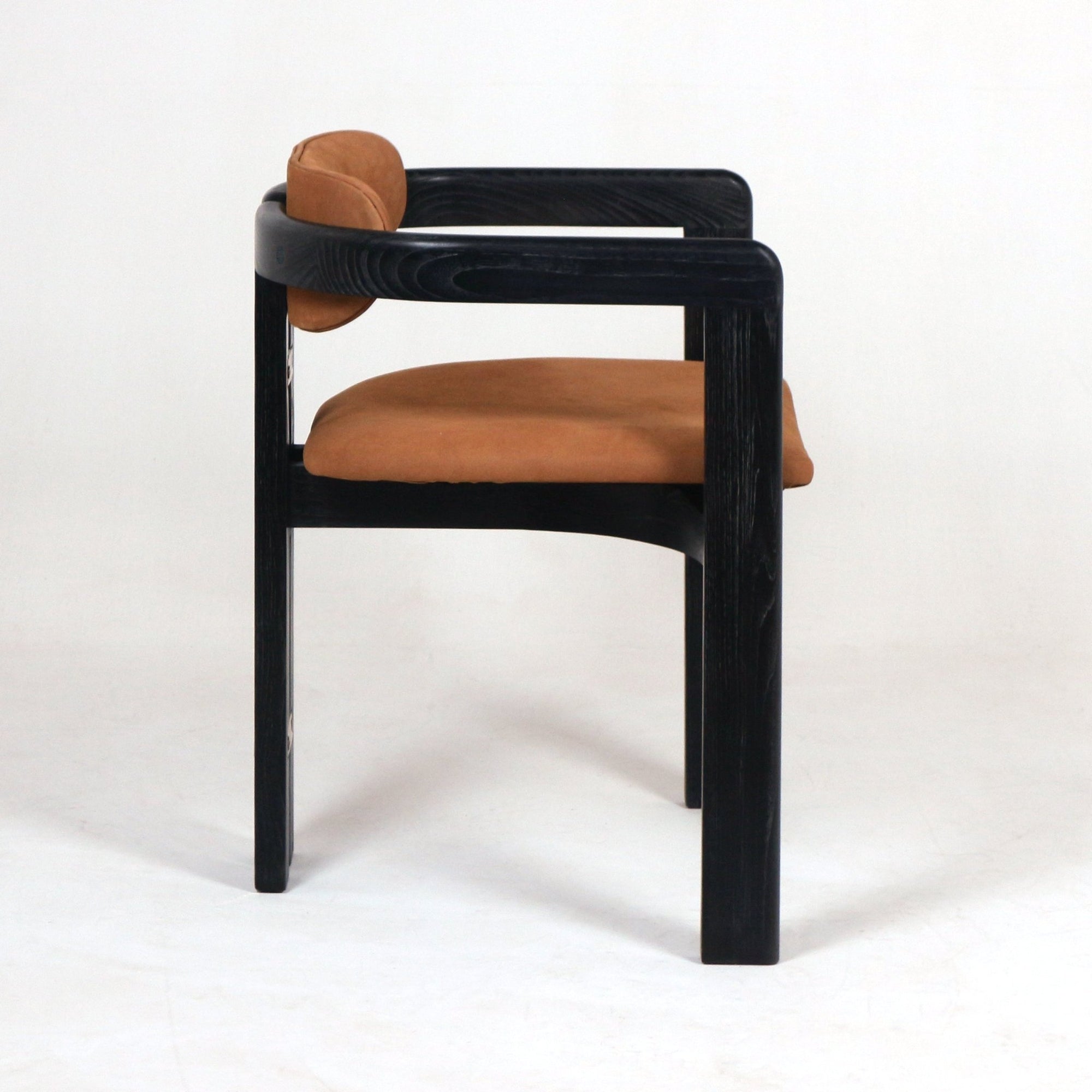 Silla de Comedor Pamplona Negra, Latón y Nubuck - INTERIORTONIC