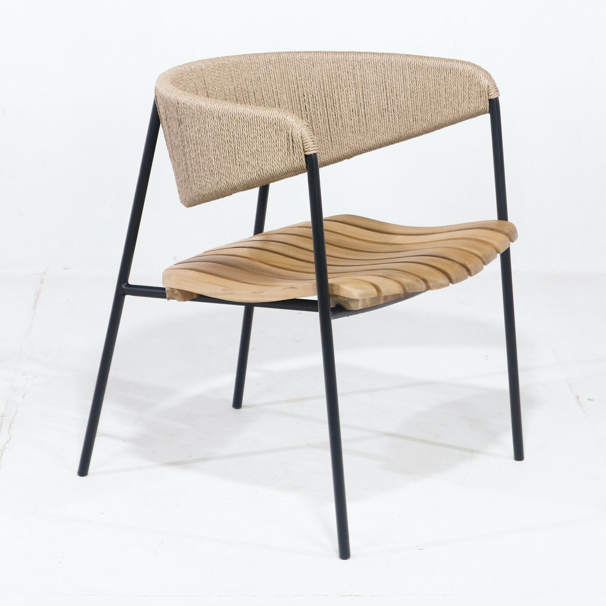 Silla Clara con asiento de teca y cinchas de junco - INTERIORTONIC