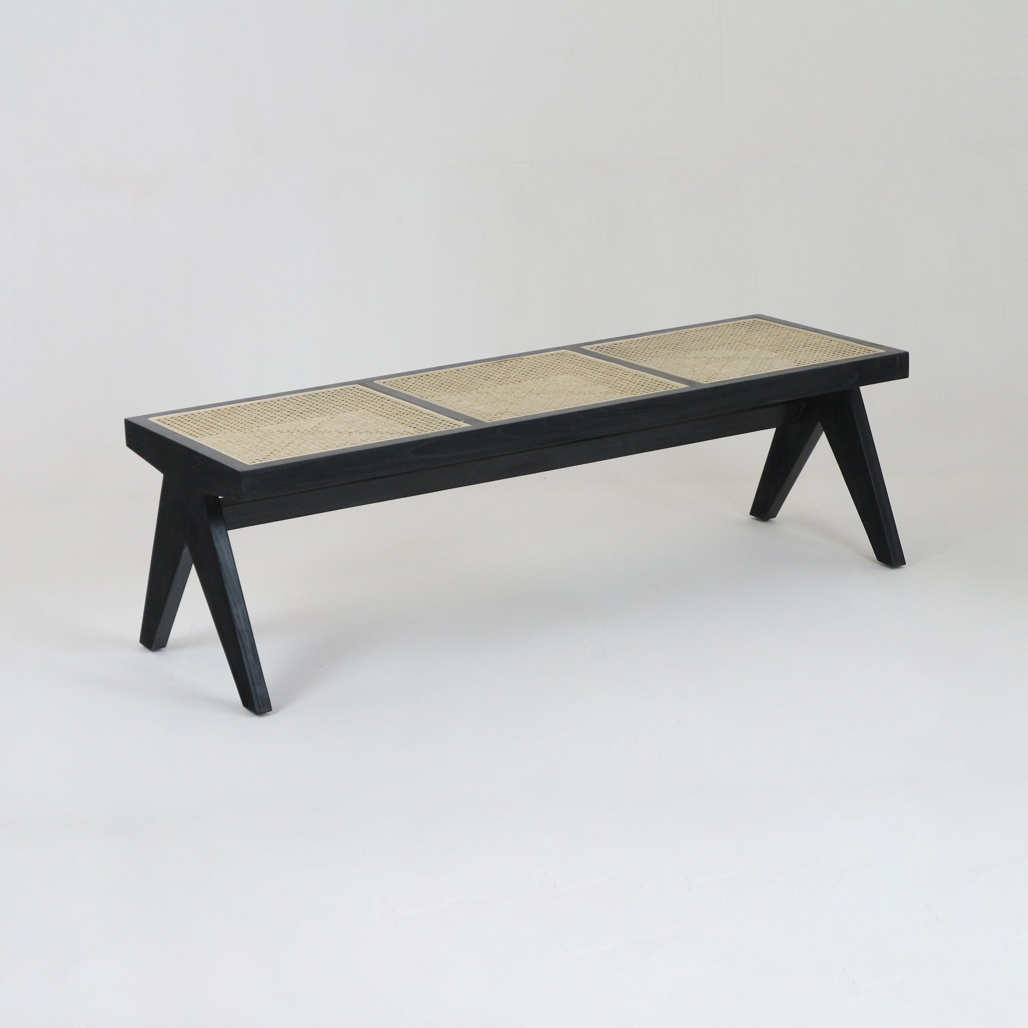 Banc en rotin Pierre Jeanneret