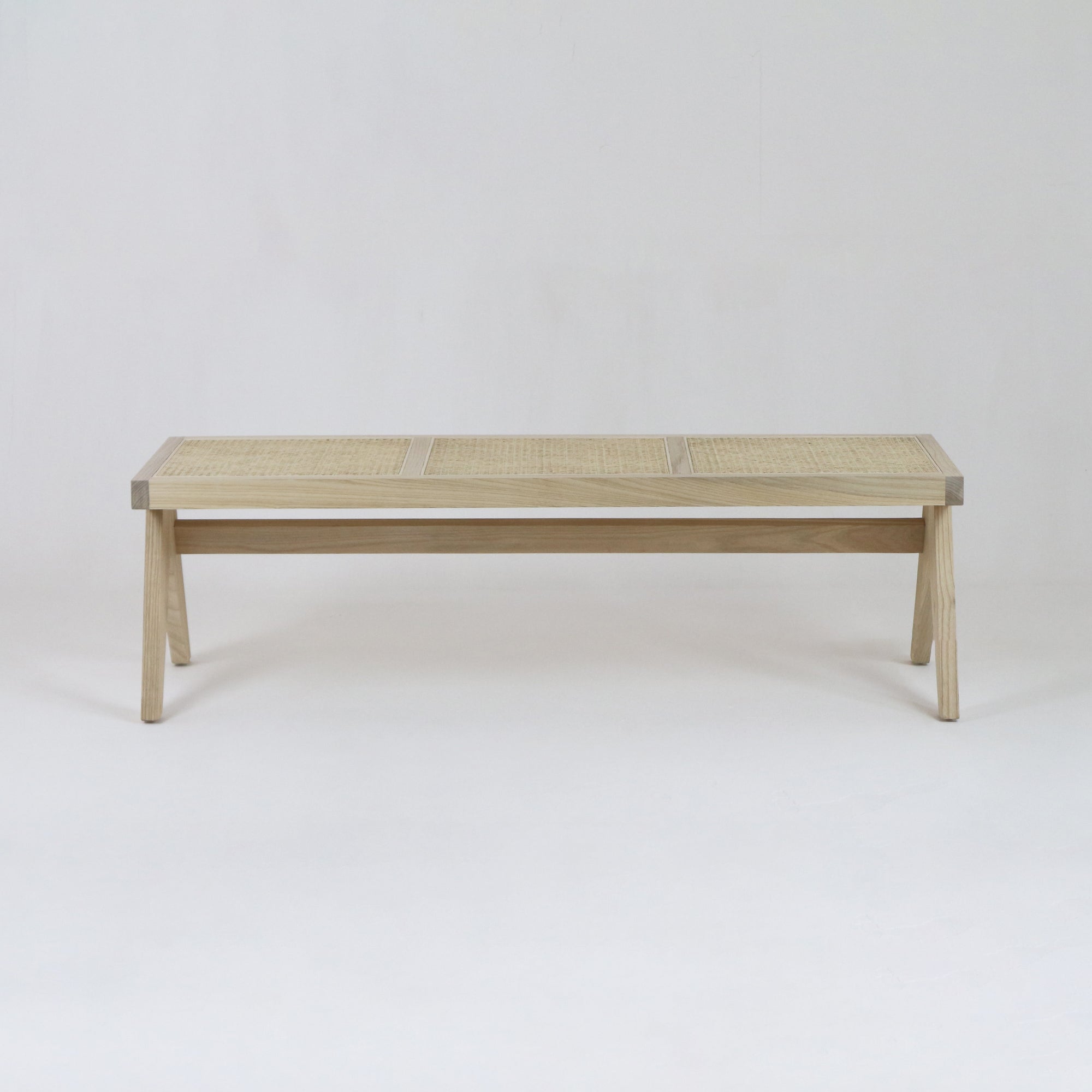 Banc en rotin Pierre Jeanneret