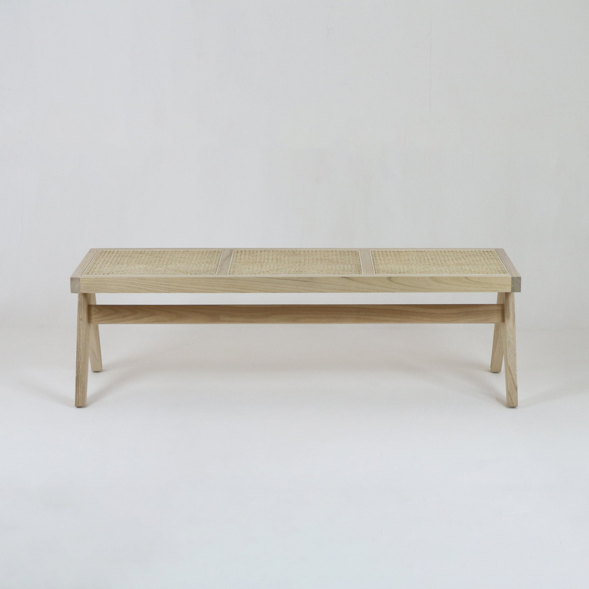 Banc en rotin Pierre Jeanneret