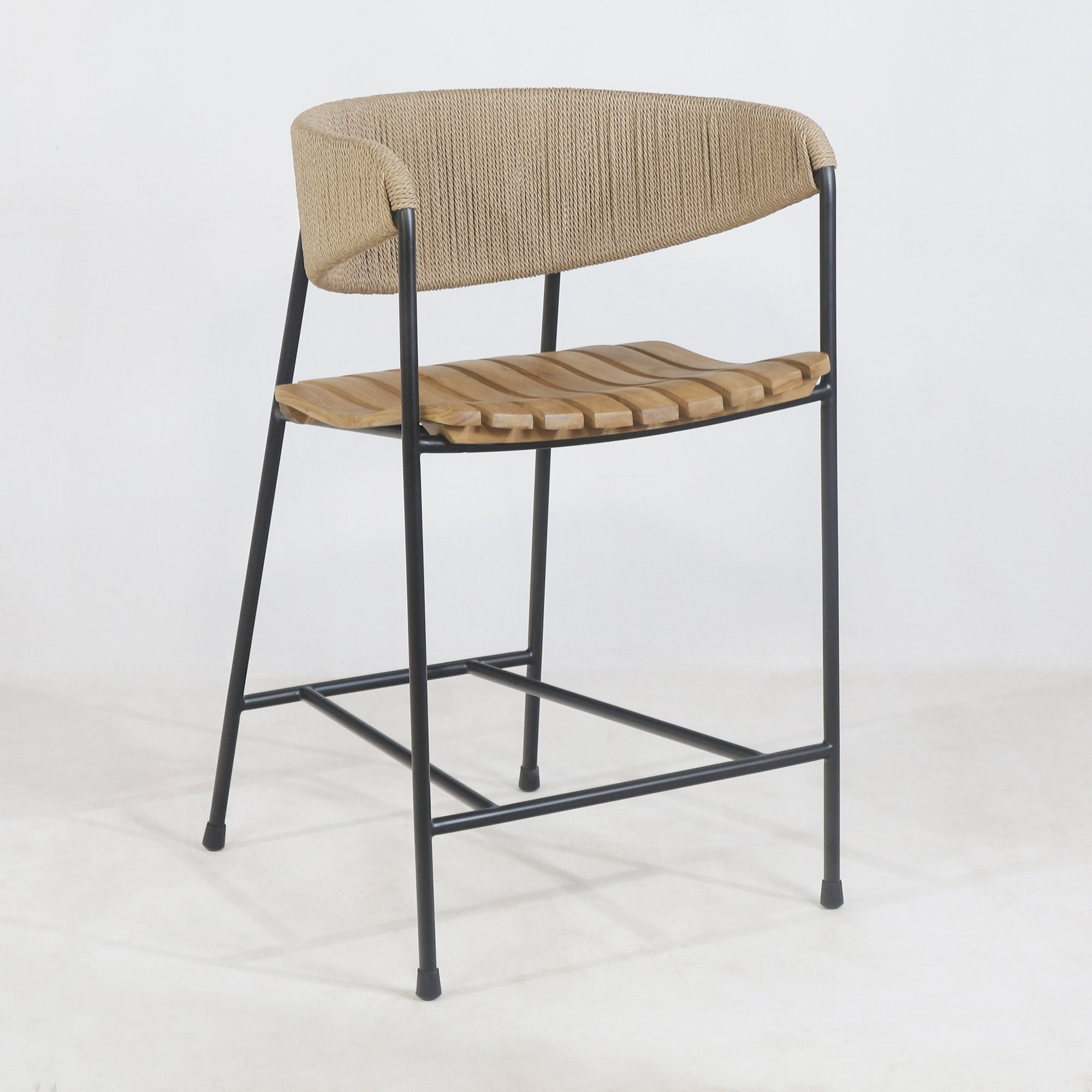 Tabouret Clara avec assise en teck et dossier en jonc tressé - INTERIORTONIC