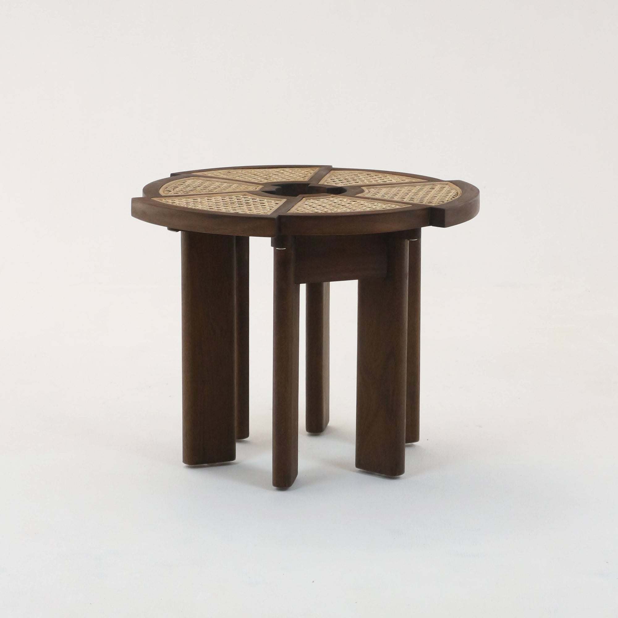 Charlotte Perriand Table d'appoint Rio en brun moyen