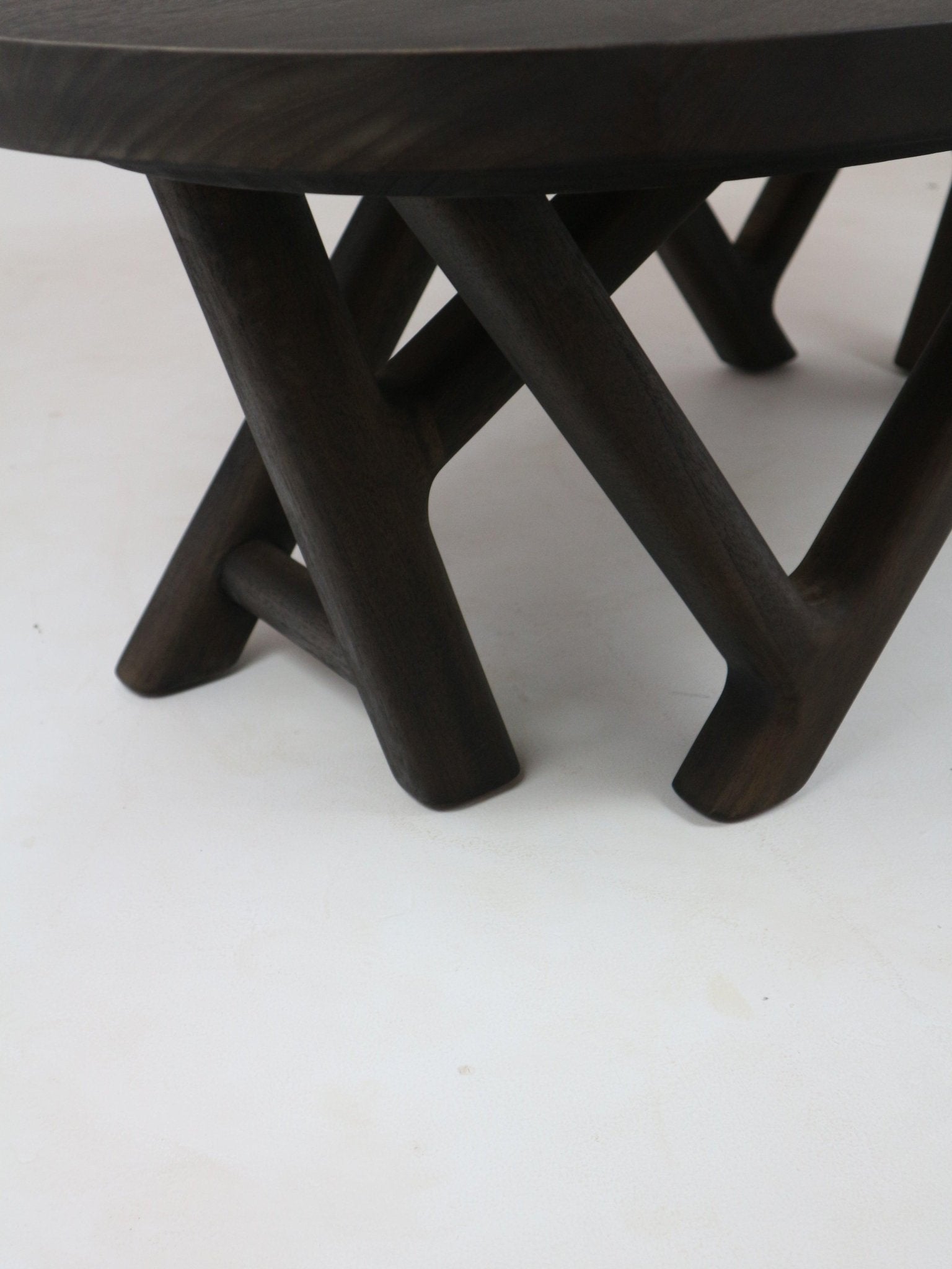 Table basse Brauden en acajou fumé noir - INTERIORTONIC