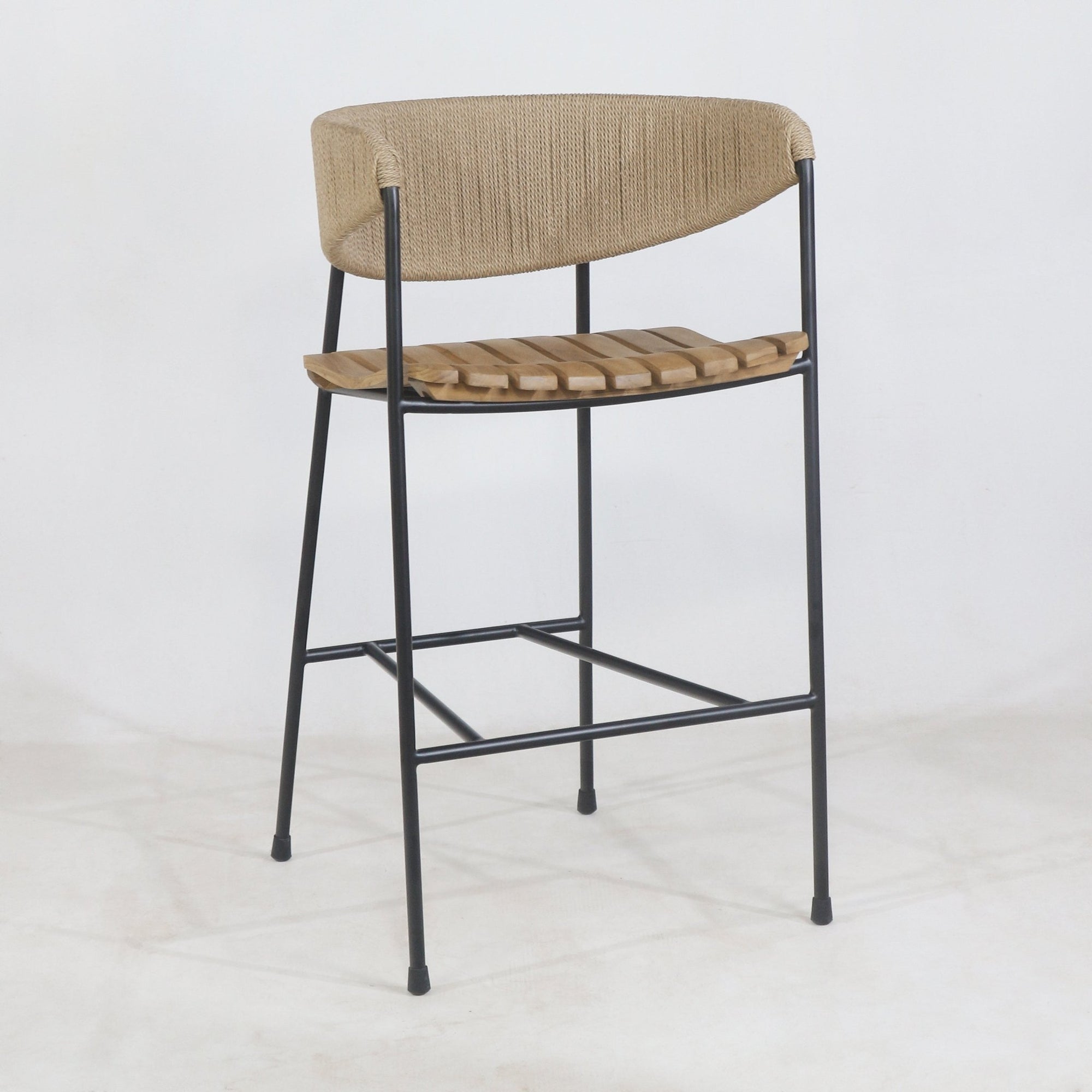 Tabouret Clara avec assise en teck et dossier en jonc tressé - INTERIORTONIC