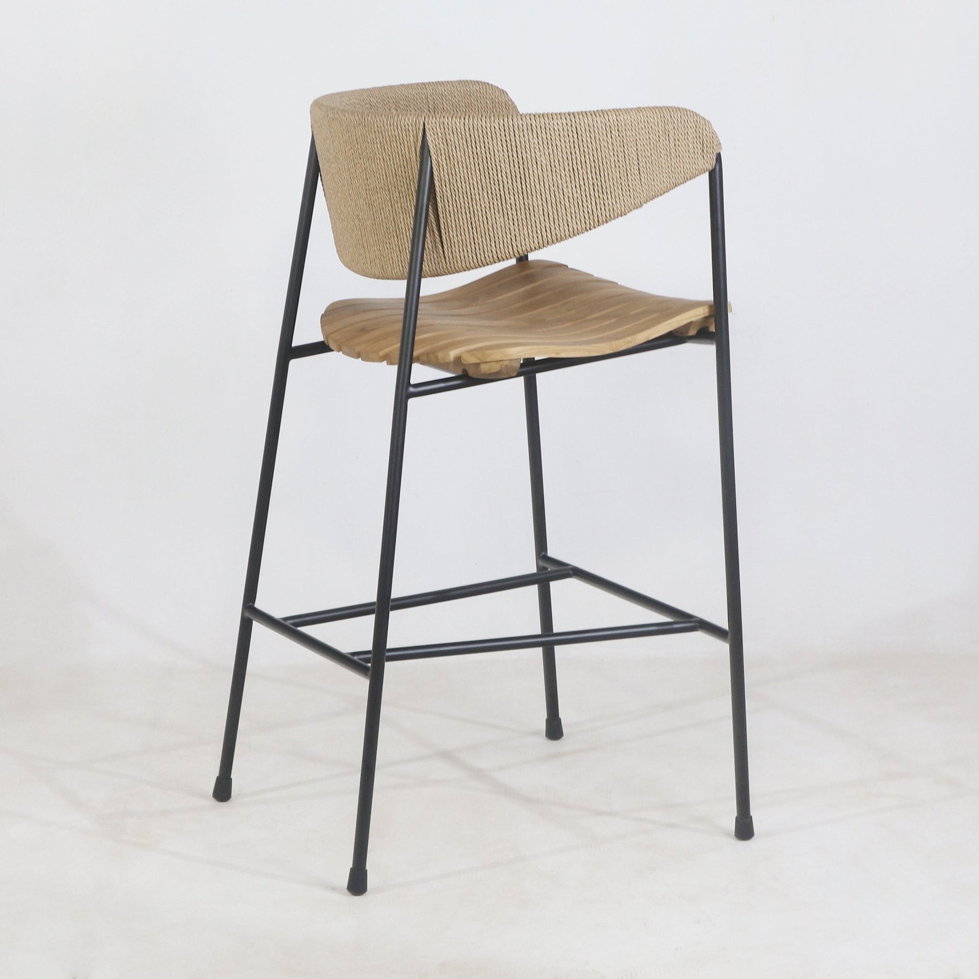 Tabouret Clara avec assise en teck et dossier en jonc tressé - INTERIORTONIC