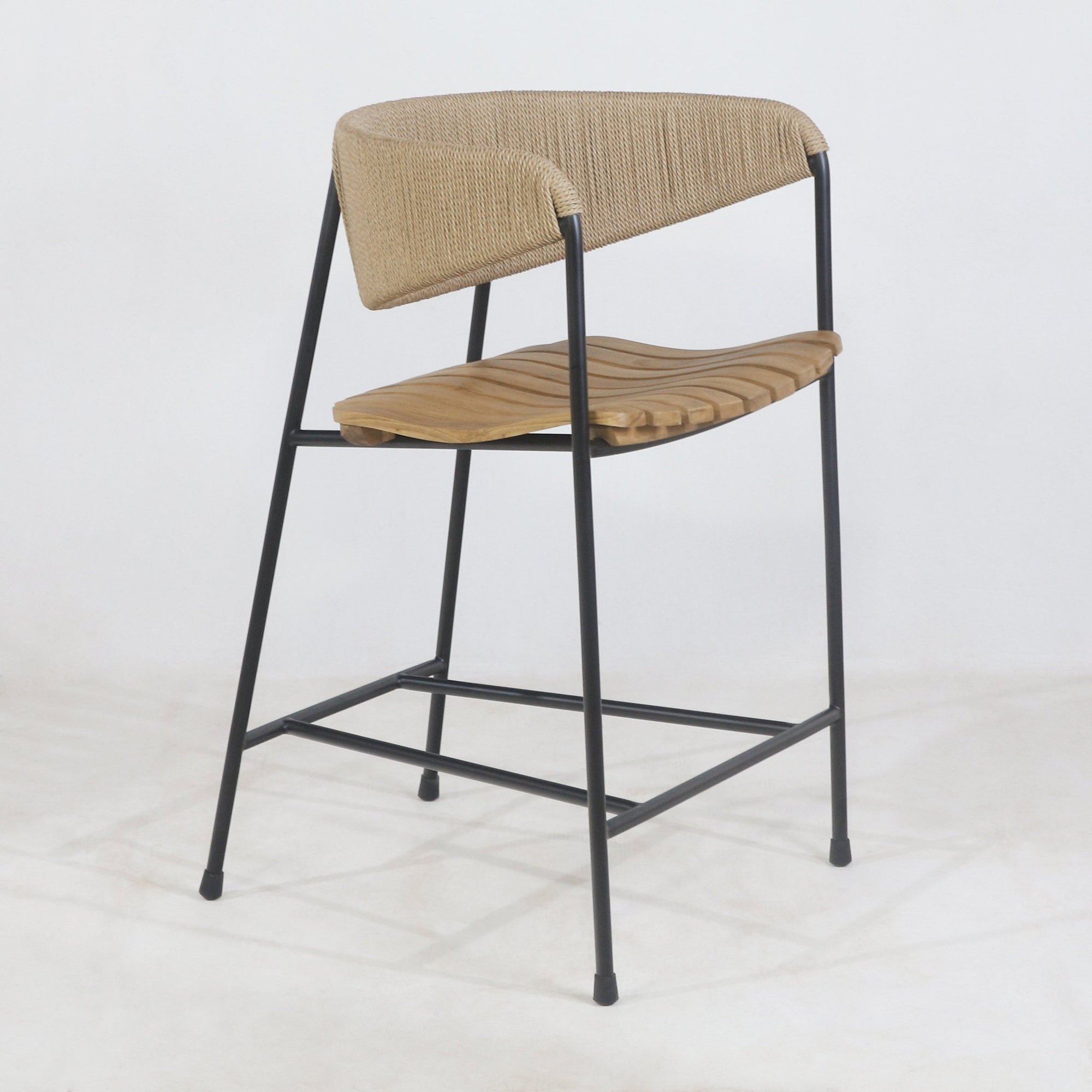 Tabouret Clara avec assise en teck et dossier en jonc tressé - INTERIORTONIC