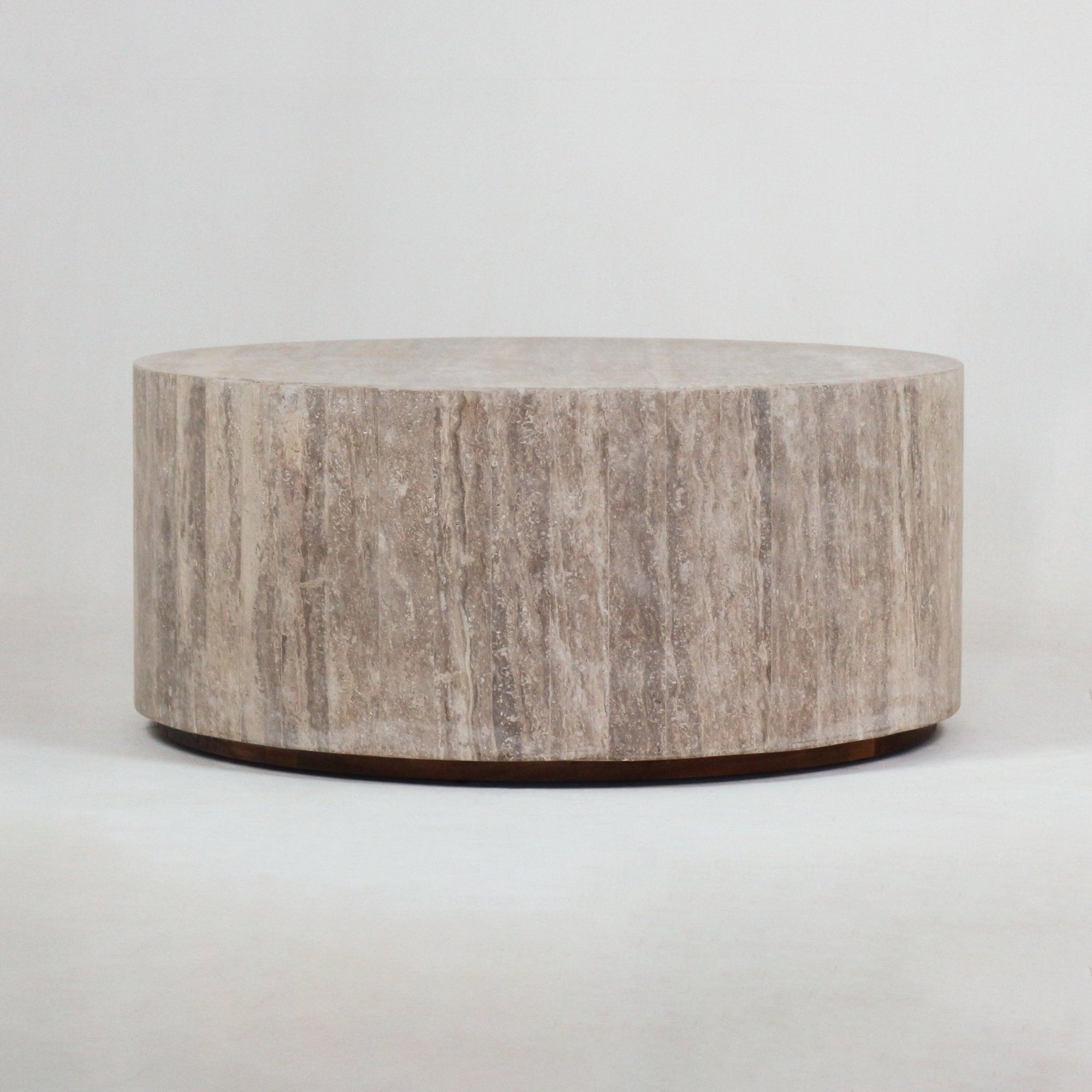 Table basse ronde en travertin Mala - INTERIORTONIC