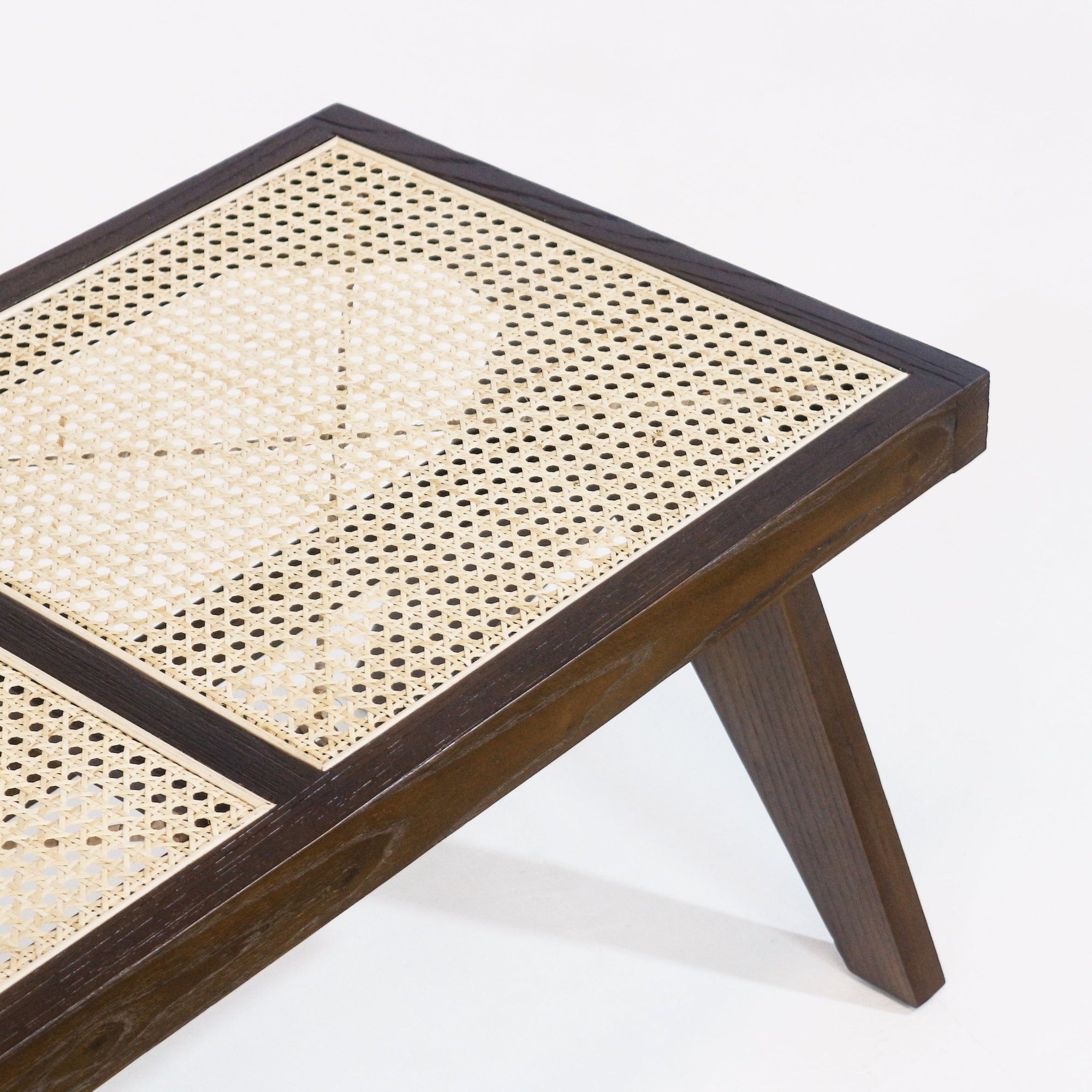 Banc en rotin Pierre Jeanneret - INTERIORTONIC