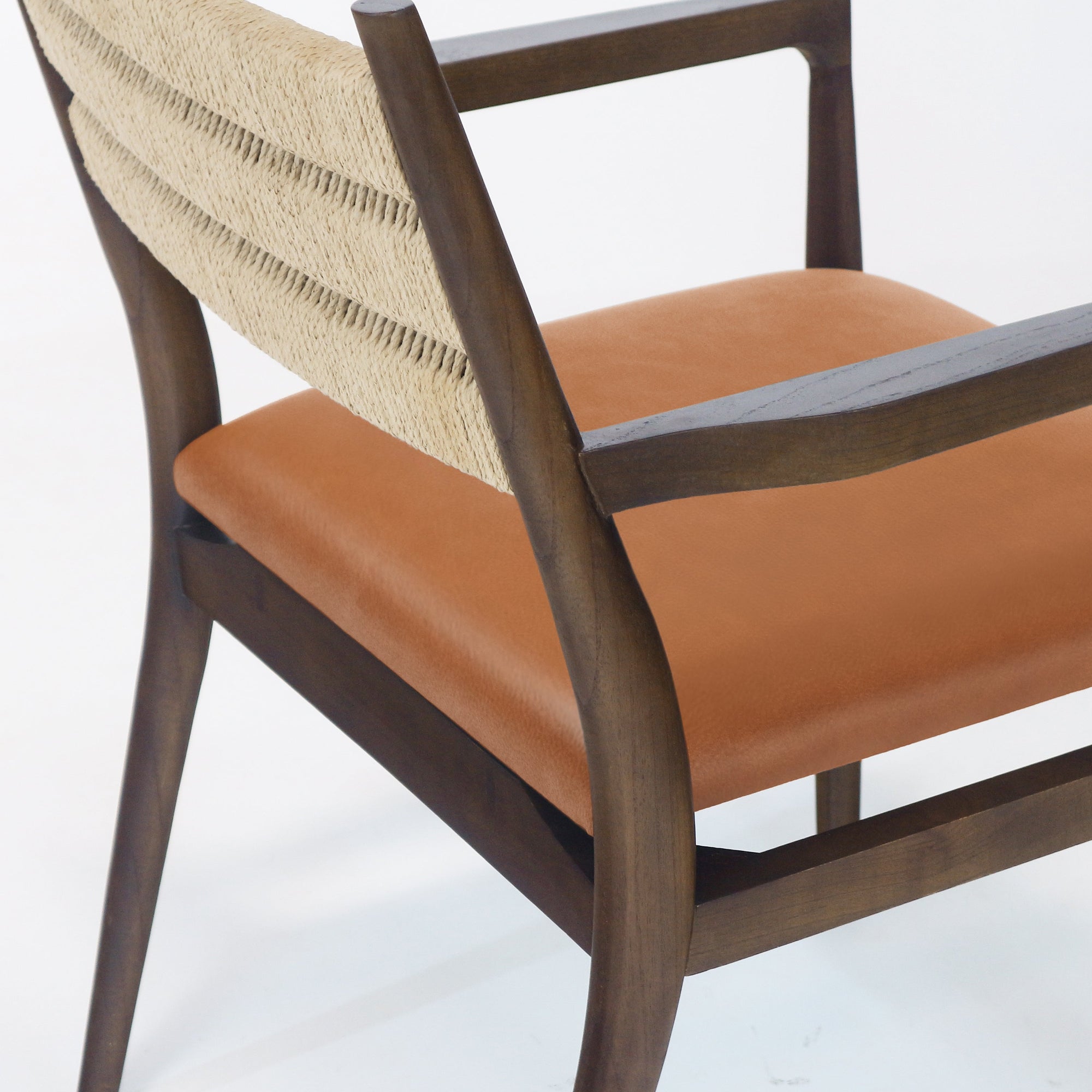 Chaise de salle à manger Samsara avec dossier en corde et assise en cuir Tan - INTERIORTONIC